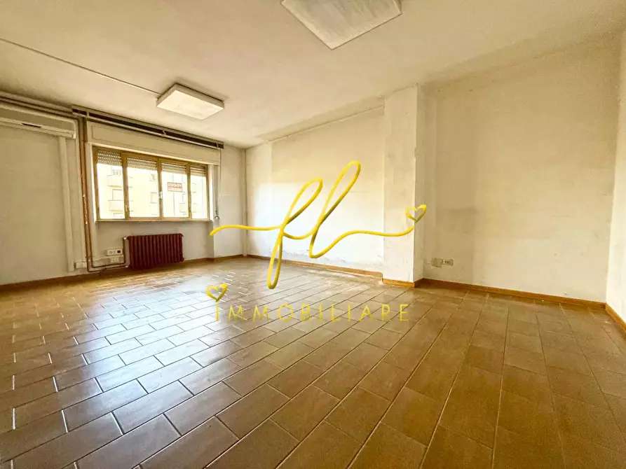 Immagine 8 di Ufficio in vendita  a Cecina