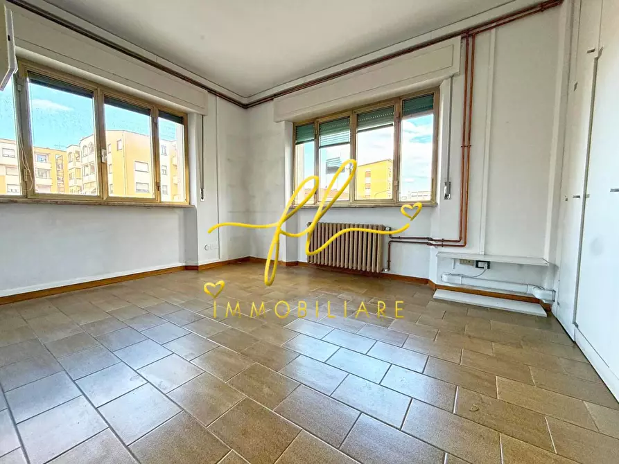 Immagine 10 di Ufficio in vendita  a Cecina