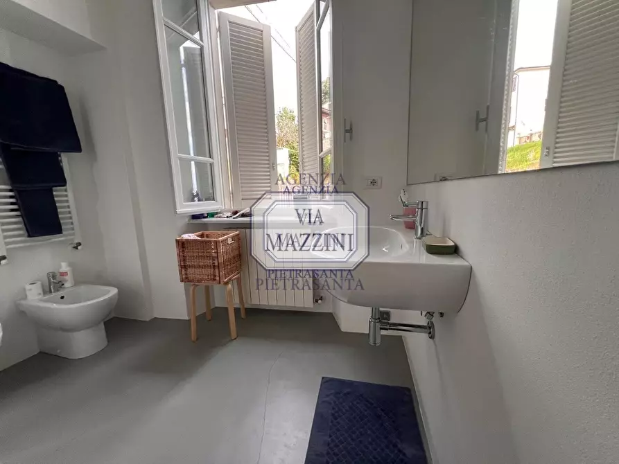 Immagine 25 di Casa bifamiliare in vendita  a Pietrasanta