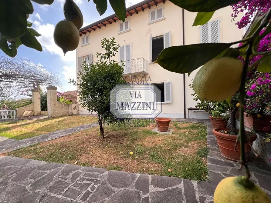 Immagine 2 di Casa bifamiliare in vendita  a Pietrasanta