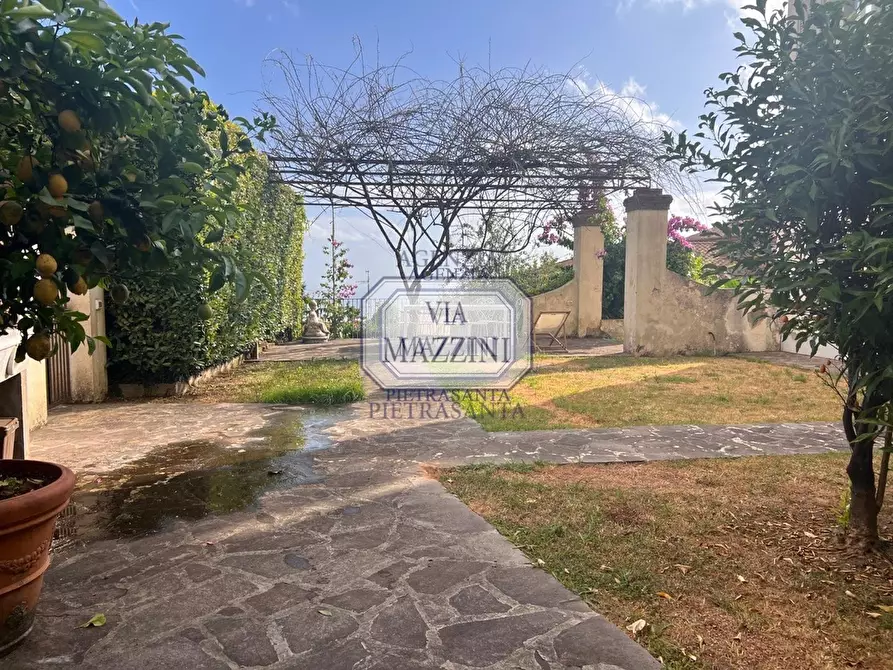 Immagine 4 di Casa bifamiliare in vendita  a Pietrasanta