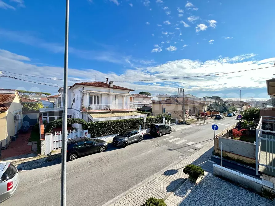Immagine 15 di Appartamento in vendita  a Viareggio