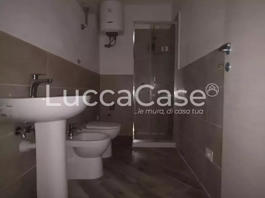 Immagine 7 di Ufficio in vendita  a Massarosa