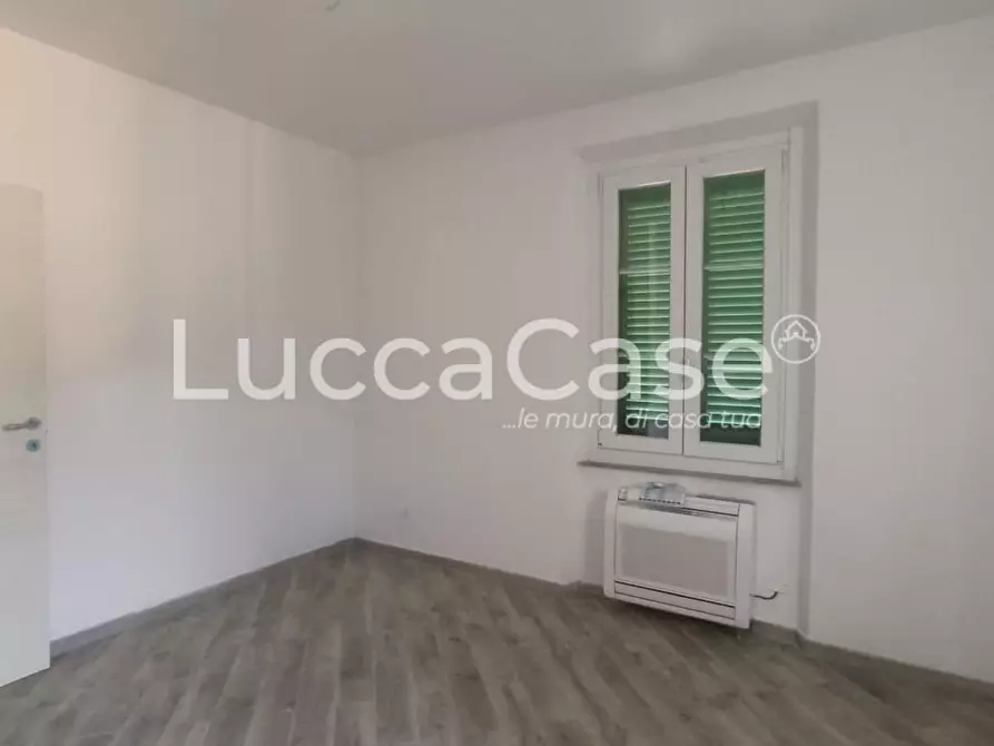 Immagine 13 di Ufficio in vendita  a Massarosa