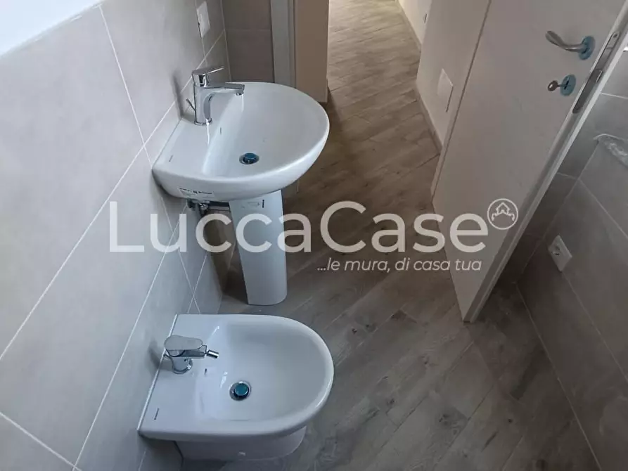 Immagine 8 di Ufficio in vendita  a Massarosa