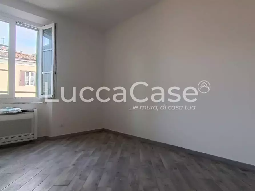 Immagine 15 di Ufficio in vendita  a Massarosa