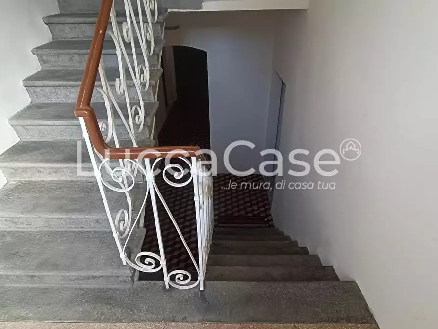 Immagine 12 di Ufficio in vendita  a Massarosa