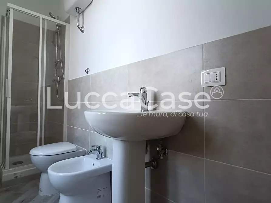 Immagine 9 di Ufficio in vendita  a Massarosa