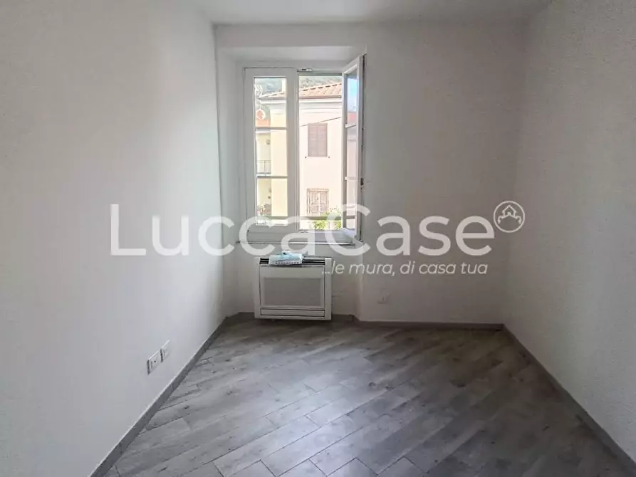 Immagine 14 di Ufficio in vendita  a Massarosa