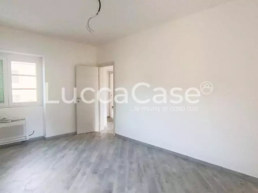 Immagine 10 di Ufficio in vendita  a Massarosa