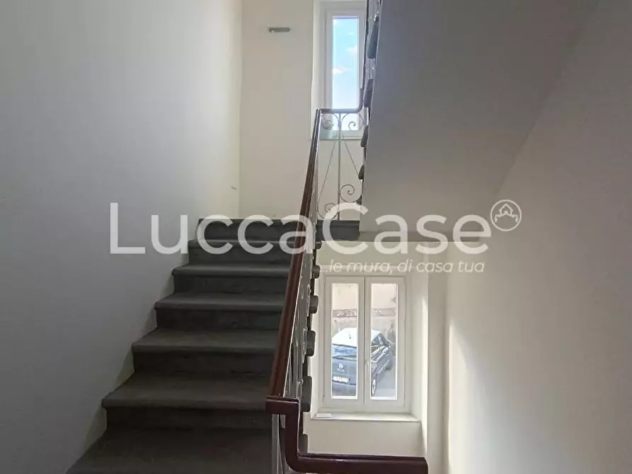 Immagine 11 di Ufficio in vendita  a Massarosa