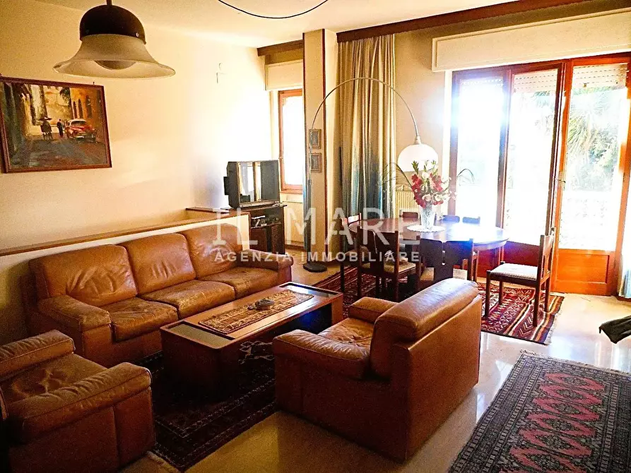 Immagine 1 di Appartamento in vendita  a Massa