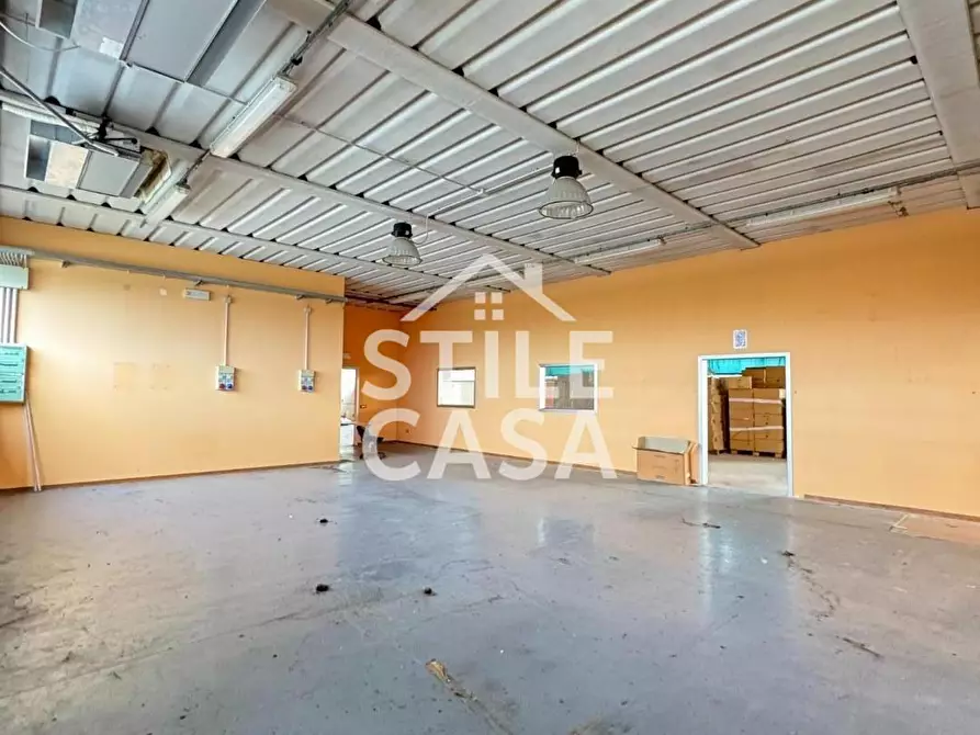 Immagine 6 di Attività artigianale in affitto  a Porcari