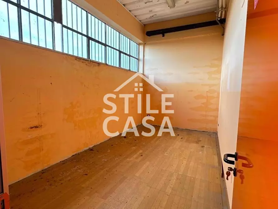 Immagine 2 di Attività artigianale in affitto  a Porcari