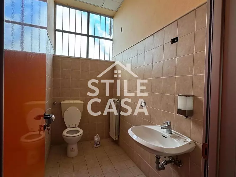 Immagine 13 di Attività artigianale in affitto  a Porcari