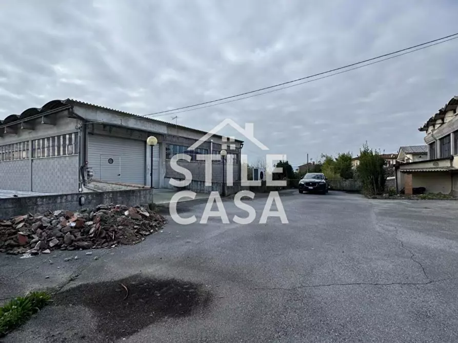 Immagine 15 di Attività artigianale in affitto  a Porcari