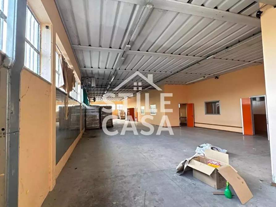 Immagine 1 di Attività artigianale in affitto  a Porcari