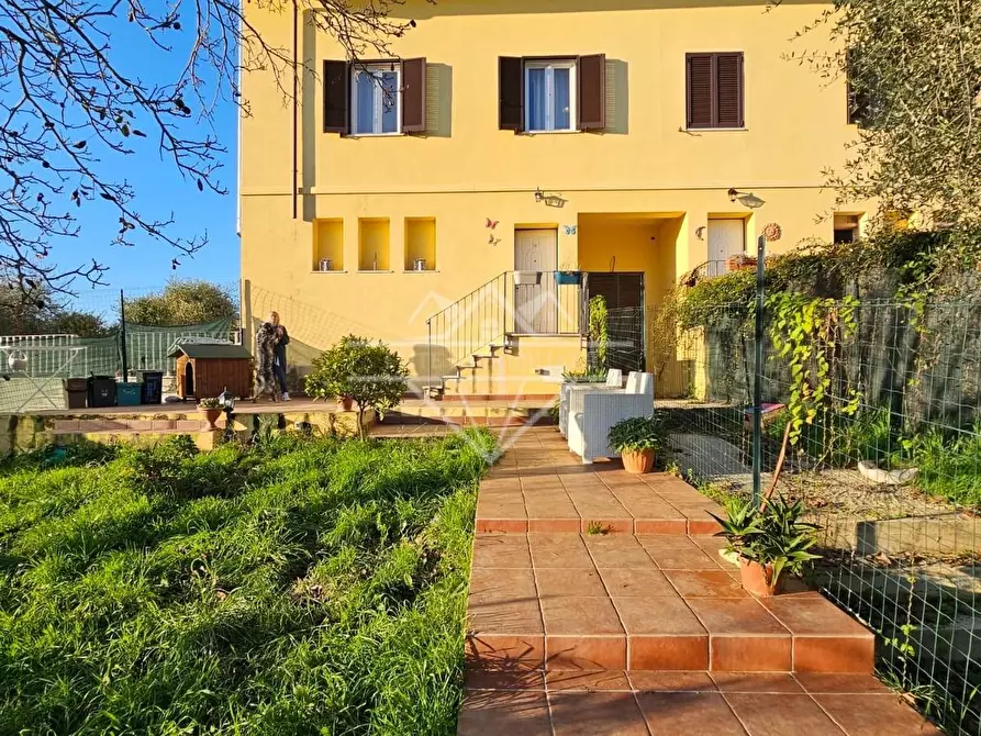 Immagine 2 di Appartamento in vendita  a Carrara