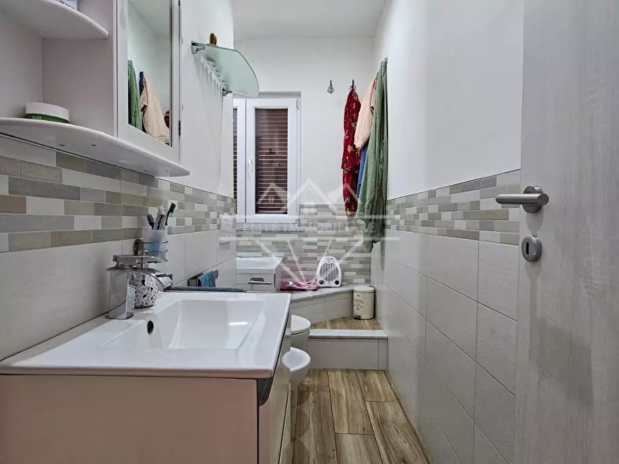 Immagine 17 di Appartamento in vendita  a Carrara