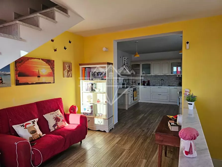 Immagine 3 di Appartamento in vendita  a Carrara