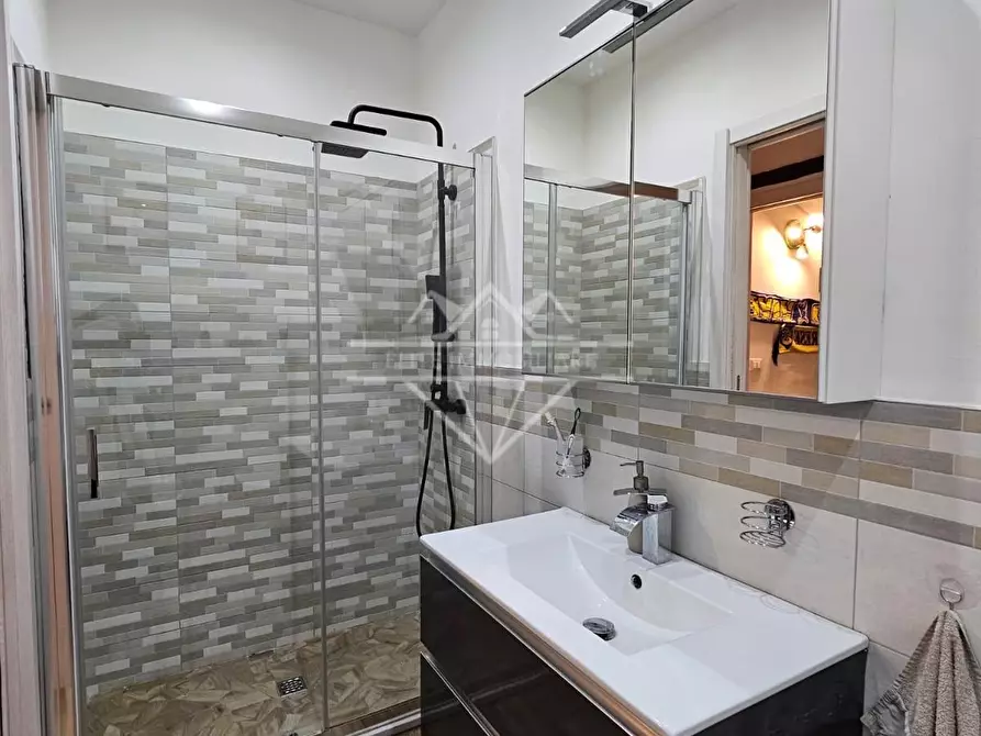 Immagine 22 di Appartamento in vendita  a Carrara