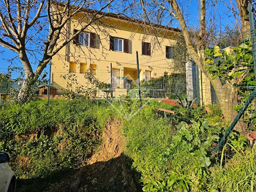 Immagine 1 di Appartamento in vendita  a Carrara