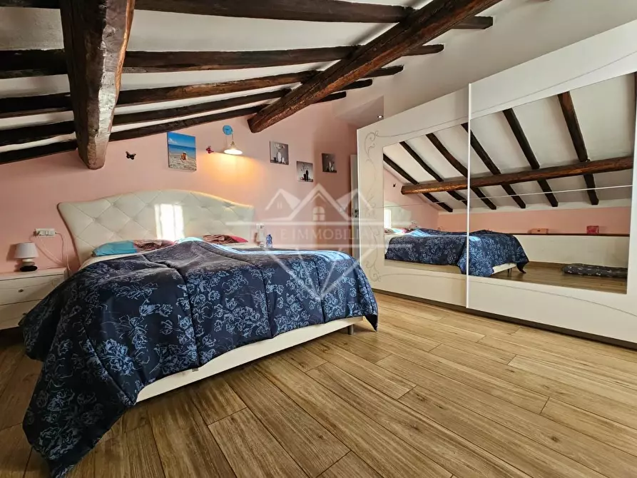 Immagine 13 di Appartamento in vendita  a Carrara