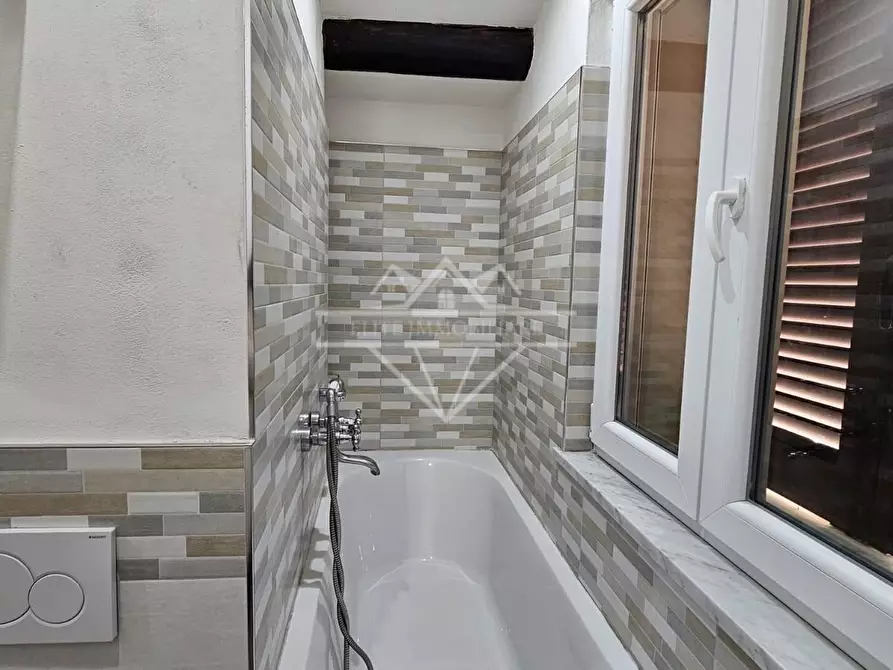 Immagine 19 di Appartamento in vendita  a Carrara