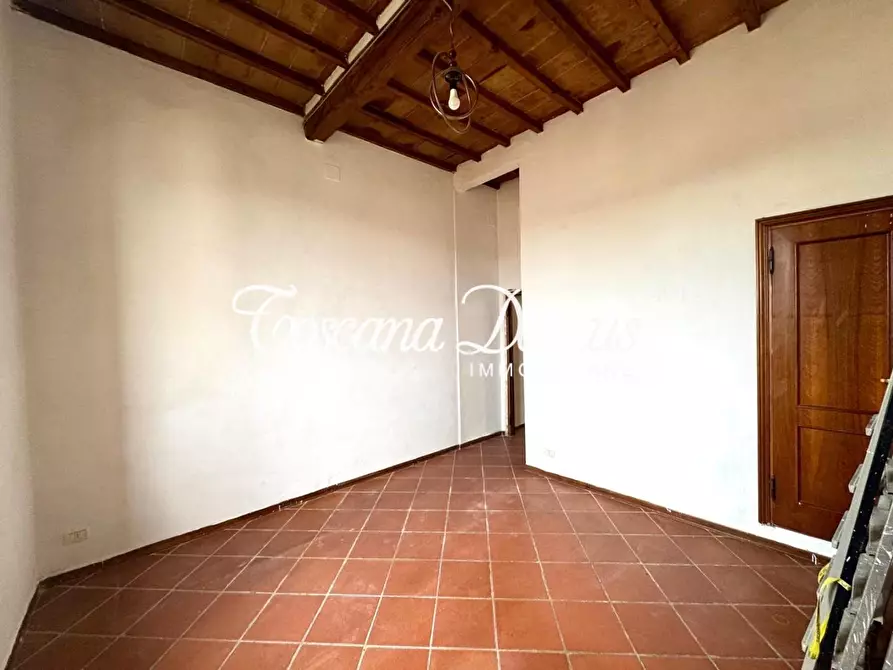 Immagine 11 di Appartamento in vendita  a Siena