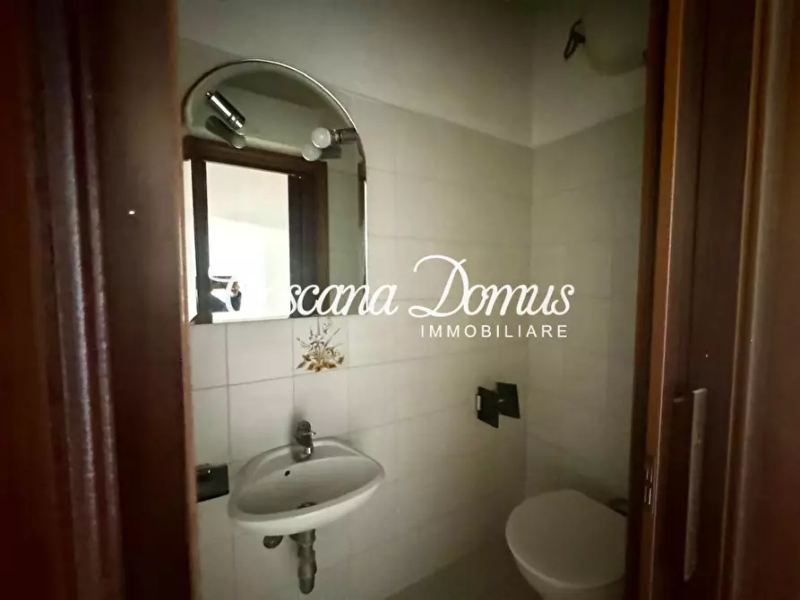 Immagine 14 di Appartamento in vendita  a Siena