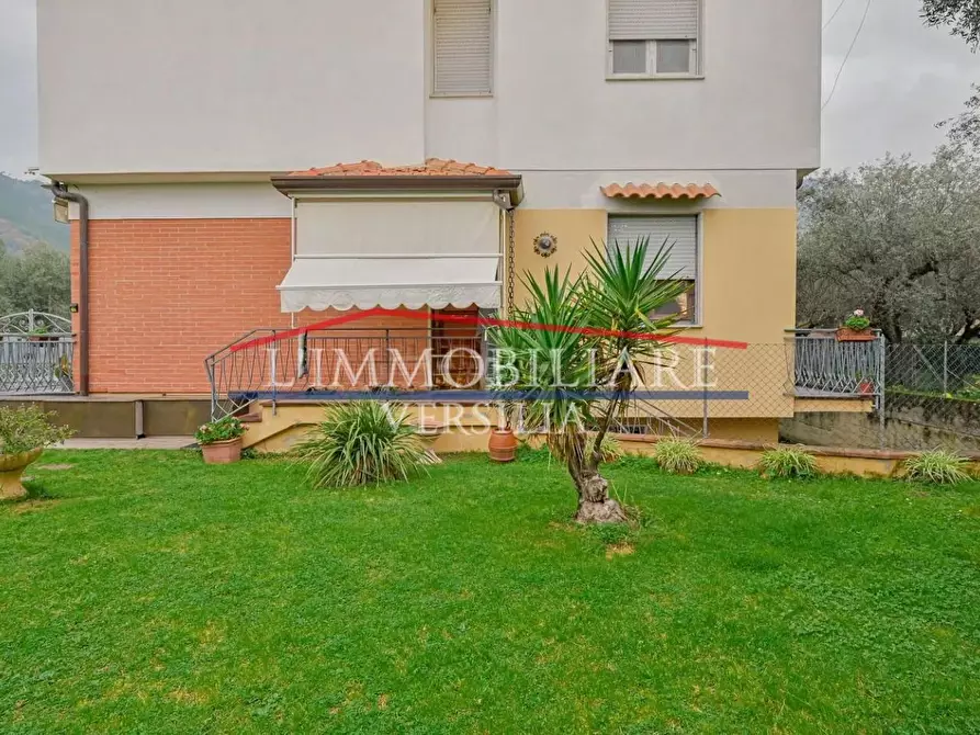 Immagine 29 di Casa quadrifamiliare in vendita  a Seravezza