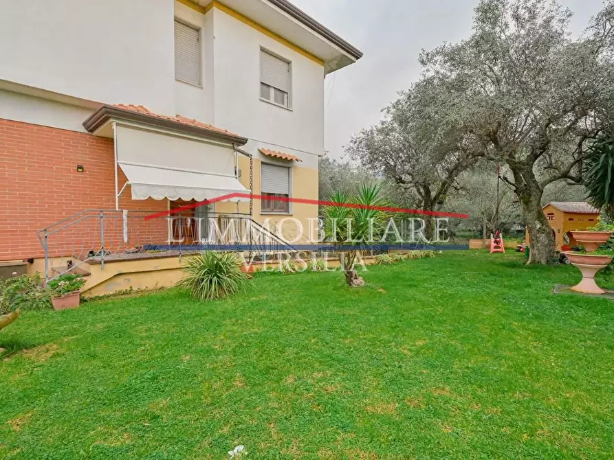 Immagine 7 di Casa quadrifamiliare in vendita  a Seravezza