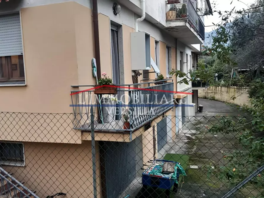 Immagine 36 di Casa quadrifamiliare in vendita  a Seravezza