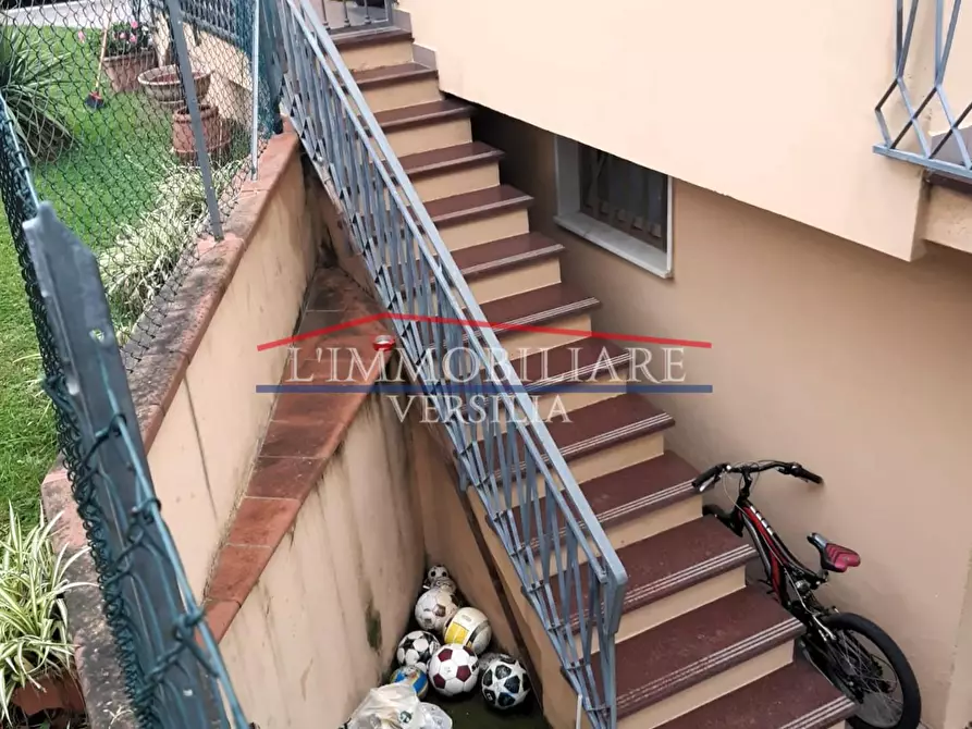 Immagine 41 di Casa quadrifamiliare in vendita  a Seravezza