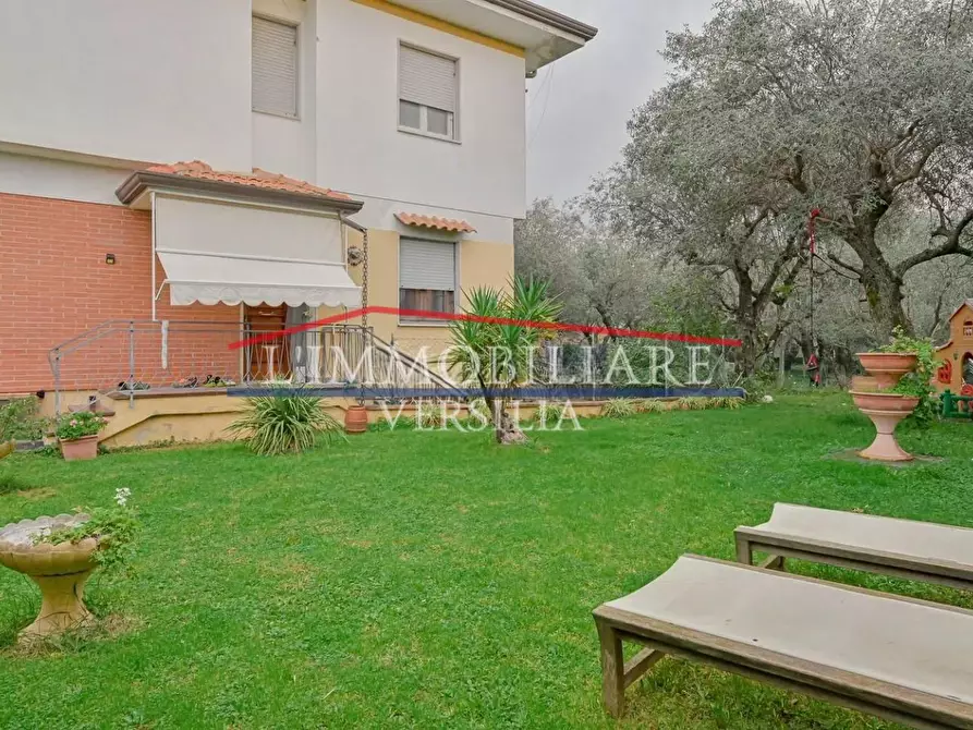 Immagine 30 di Casa quadrifamiliare in vendita  a Seravezza