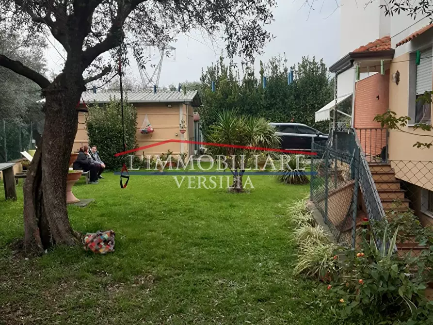 Immagine 39 di Casa quadrifamiliare in vendita  a Seravezza