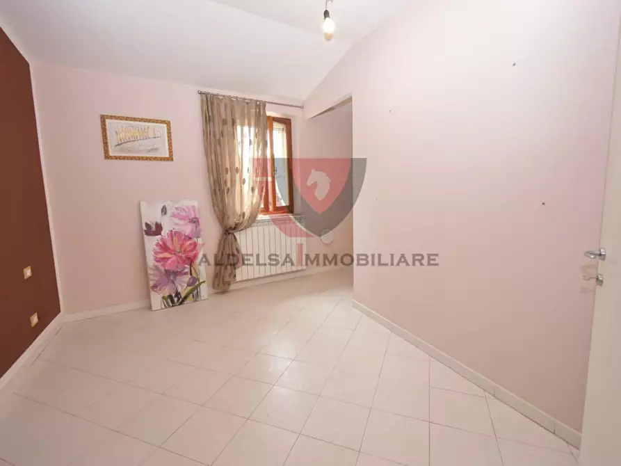 Immagine 17 di Appartamento in vendita  a Colle Di Val D'elsa