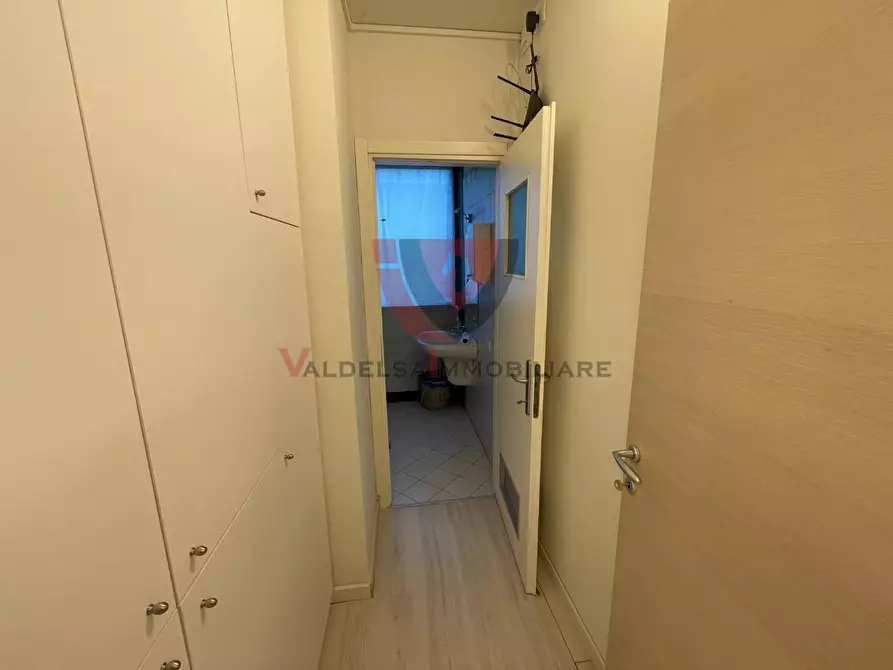 Immagine 15 di Ufficio in vendita  a Poggibonsi