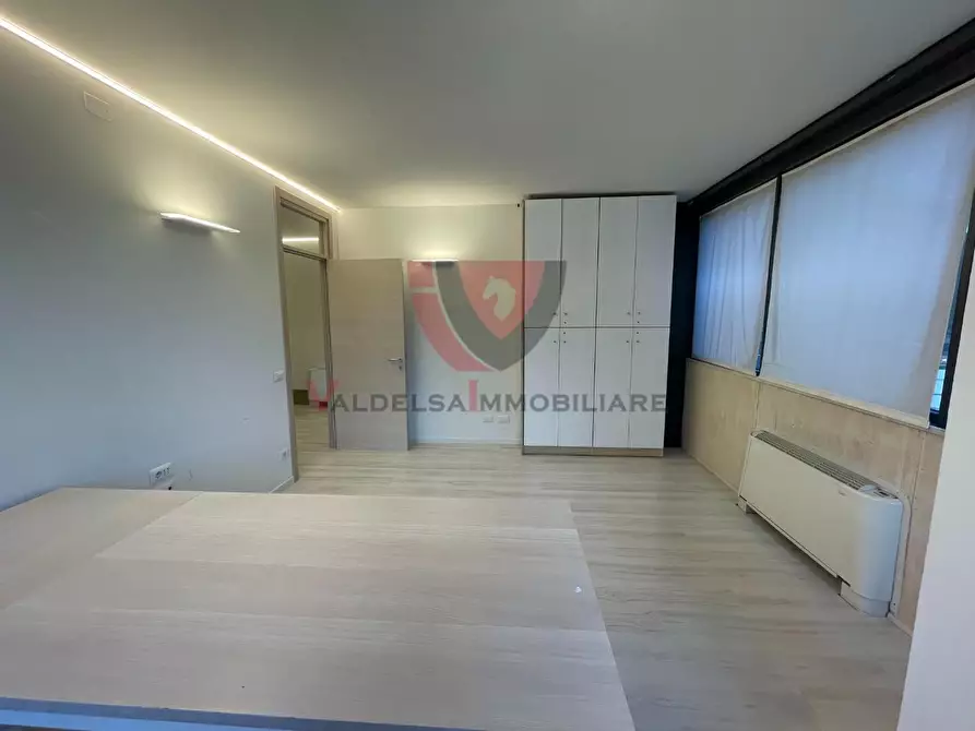 Immagine 13 di Ufficio in vendita  a Poggibonsi