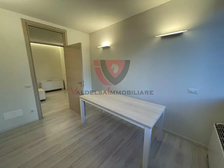 Immagine 10 di Ufficio in vendita  a Poggibonsi