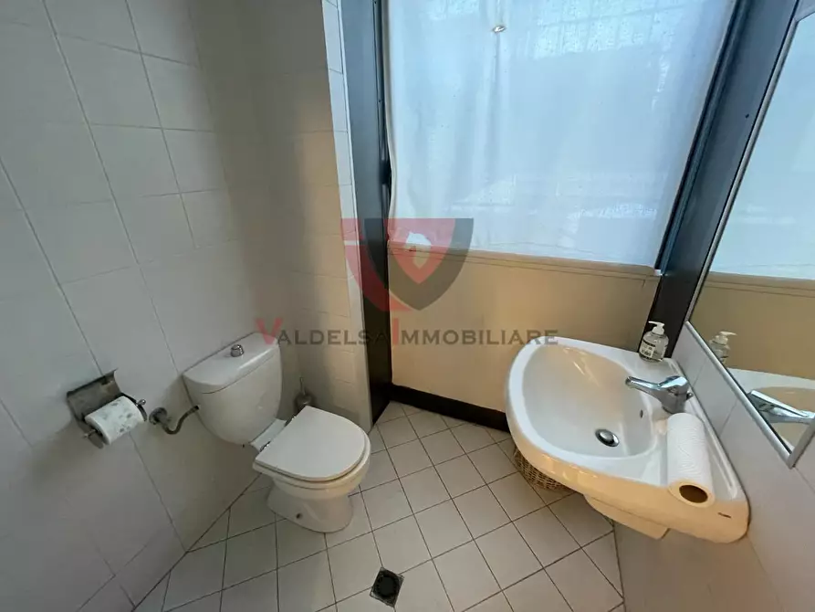 Immagine 16 di Ufficio in vendita  a Poggibonsi