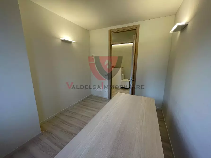 Immagine 11 di Ufficio in vendita  a Poggibonsi