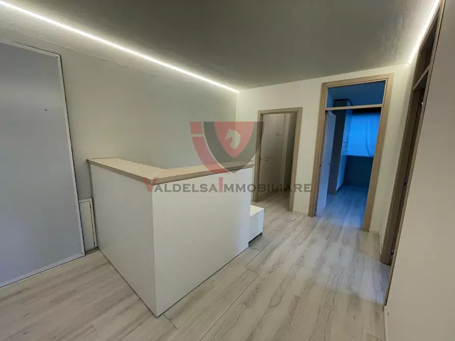 Immagine 9 di Ufficio in vendita  a Poggibonsi