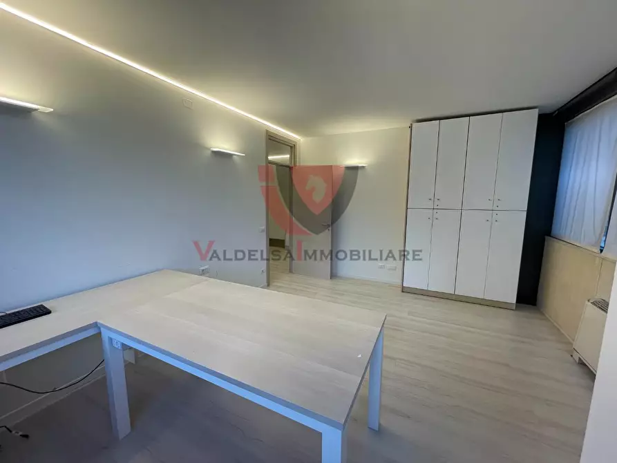 Immagine 12 di Ufficio in vendita  a Poggibonsi