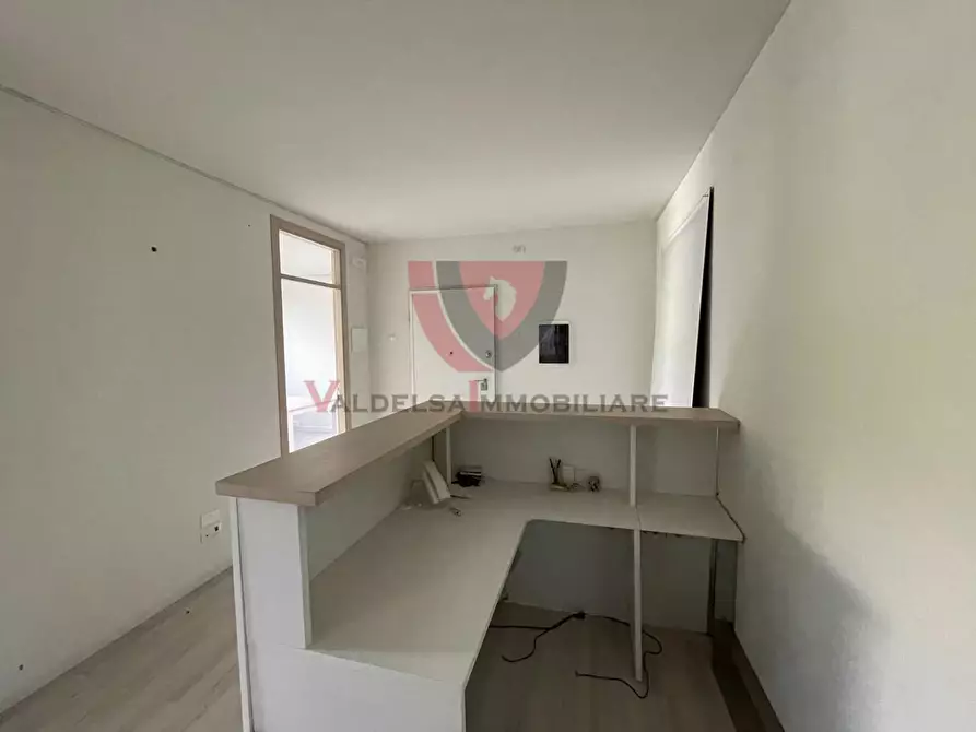 Immagine 4 di Ufficio in vendita  a Poggibonsi