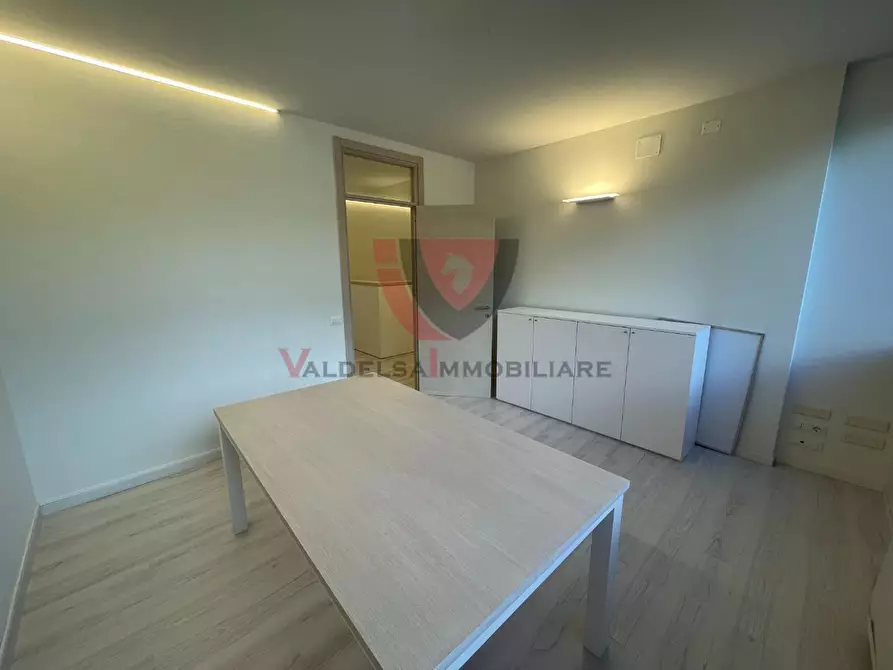 Immagine 7 di Ufficio in vendita  a Poggibonsi