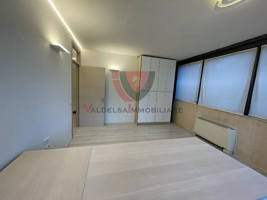 Immagine 14 di Ufficio in vendita  a Poggibonsi