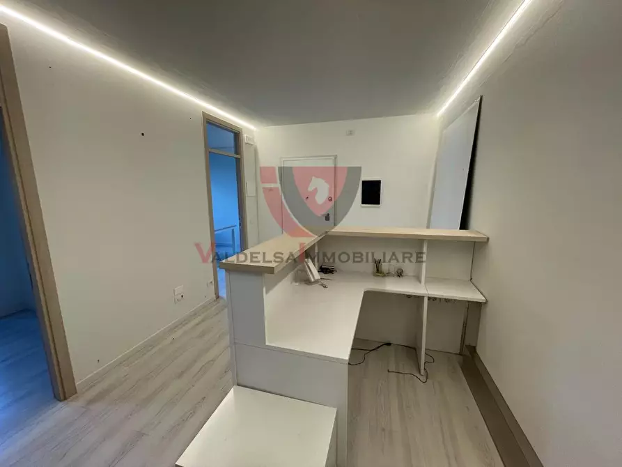 Immagine 2 di Ufficio in vendita  a Poggibonsi