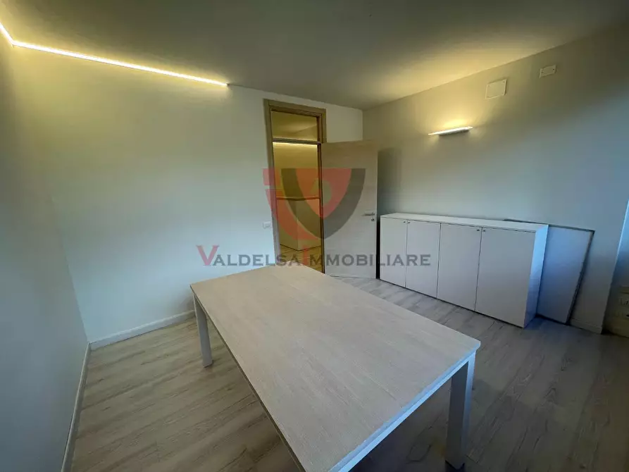 Immagine 8 di Ufficio in vendita  a Poggibonsi