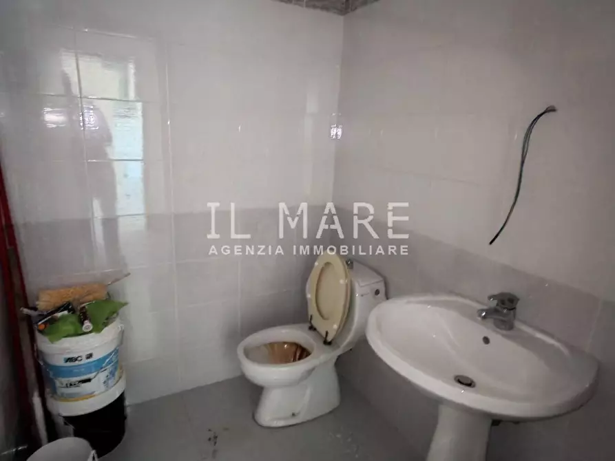 Immagine 8 di Ufficio in vendita  a Massa